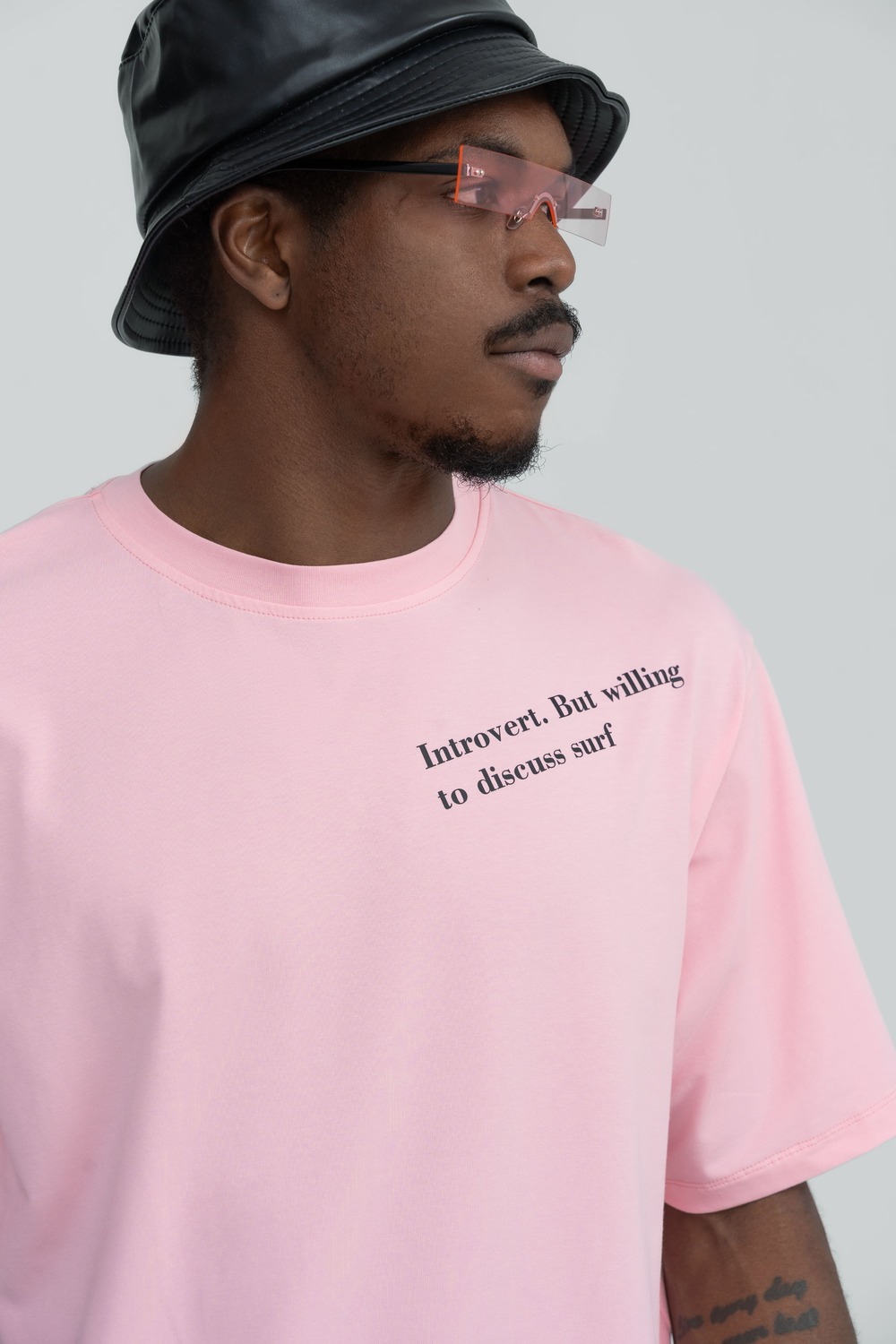 T-shirt INTROVERT rossa